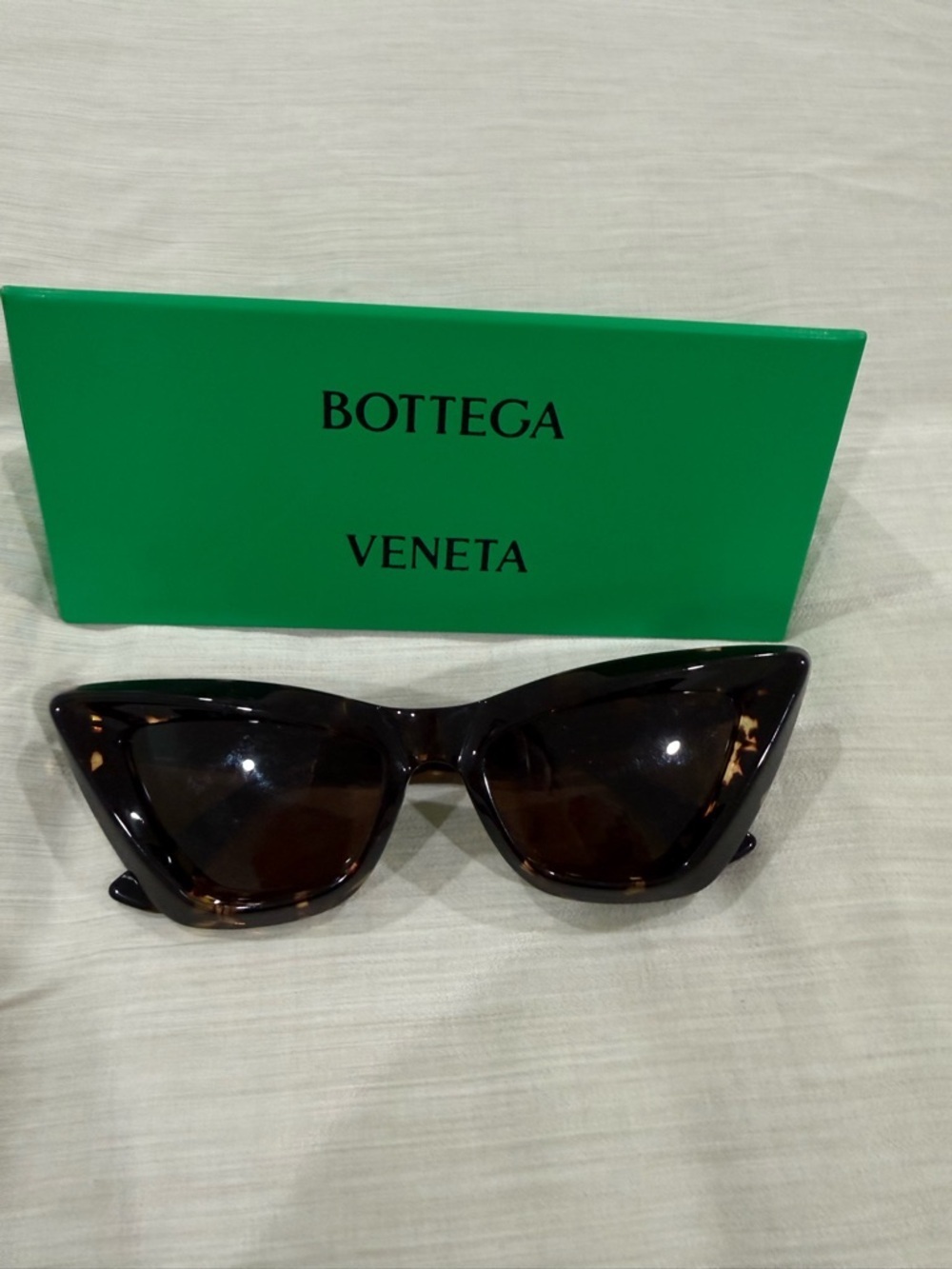 Bottega Veneta Women's Tortoiseshell Cat-Eye Sunglasses - Dark Brown